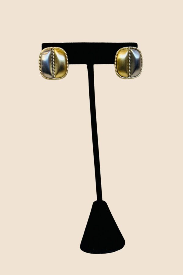 bj0022- stud- earrings- silvertone-1200x1800p-01 bj0022- stud- earrings- silvertone-1200x1800p-01