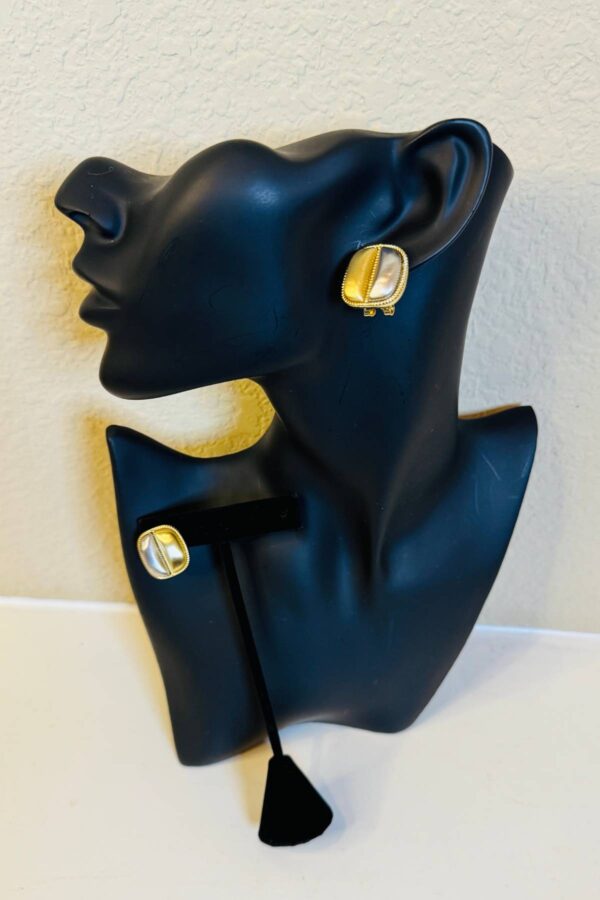 BJ0022 Stud Earrings - Silver Tone
